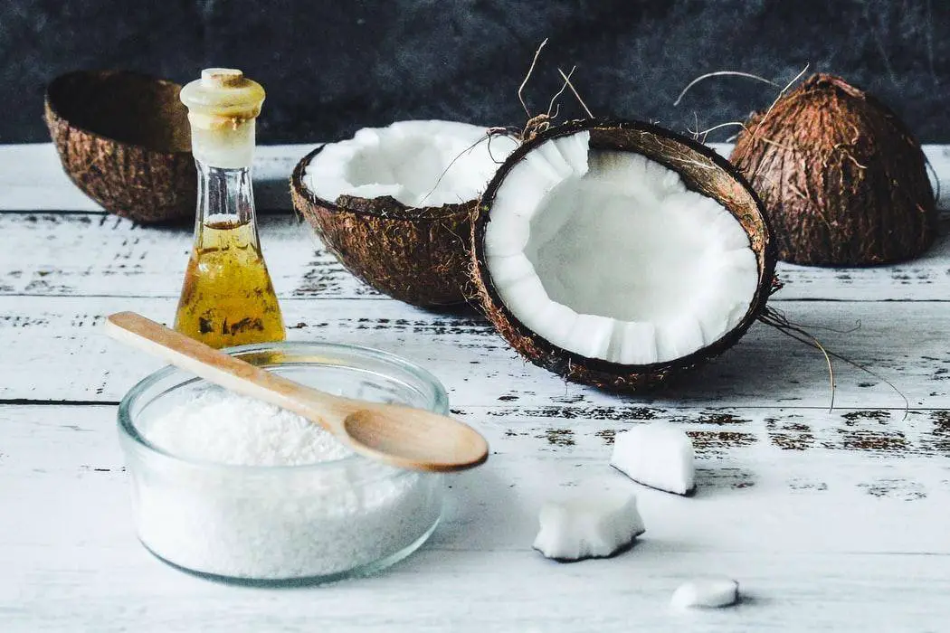 How To Apply Coconut Oil On Hair? 5 Ways And Benefits