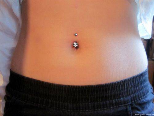 belly button piercing