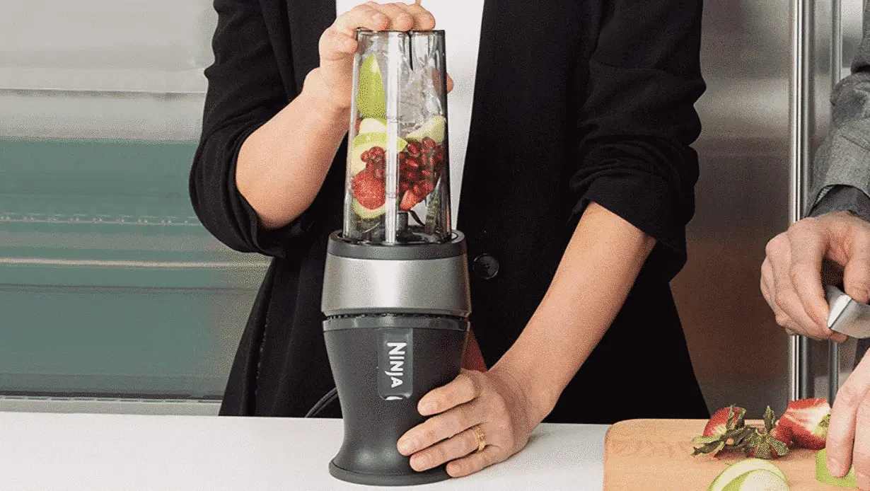 11 Best Portable Blender of 2021 [Buyer’s Guide + Reviews]
