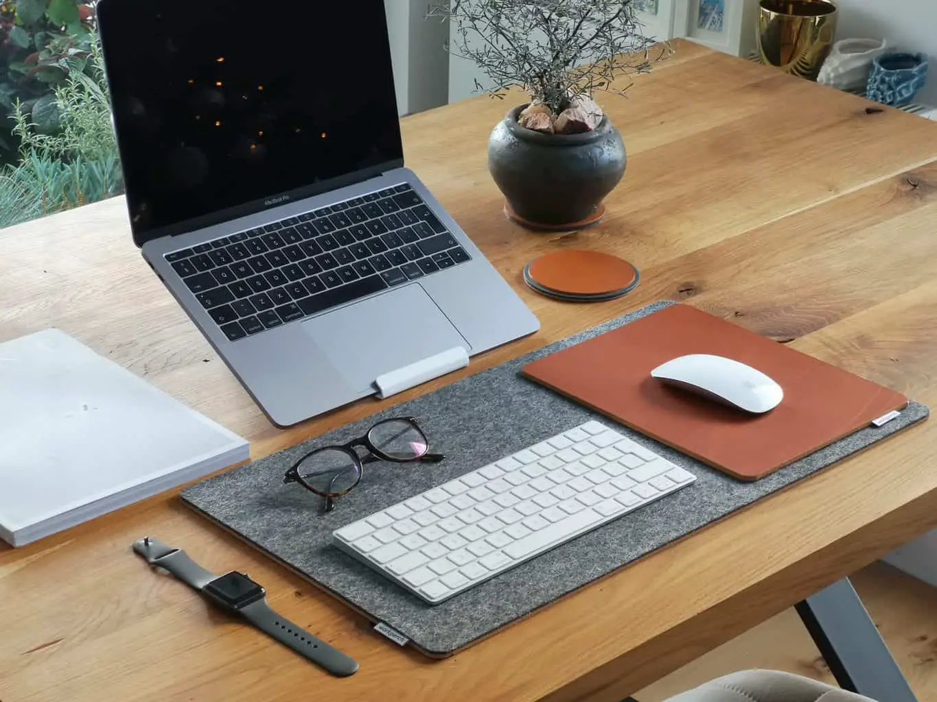 9 Laptop Stands for Your Household Needs [Consumer Approved + Reviews]