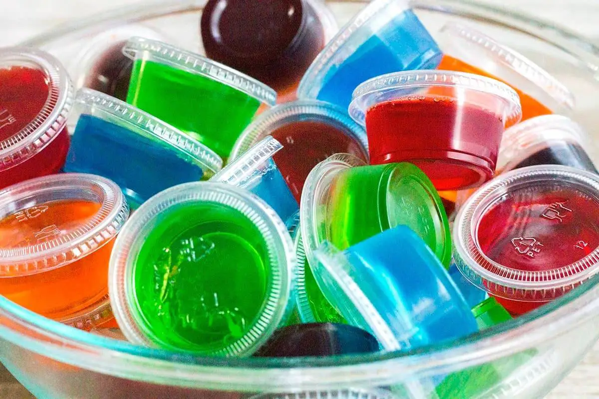 How to Make Jello Shots with Vodka [3 Easy Steps]