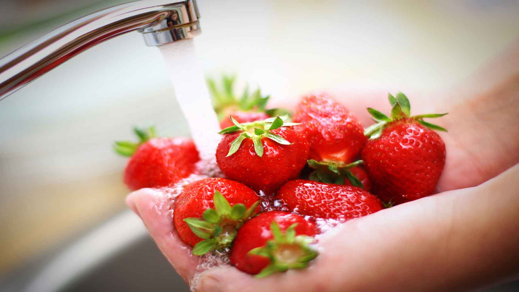 how to clean strawberries