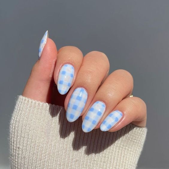 almond nails