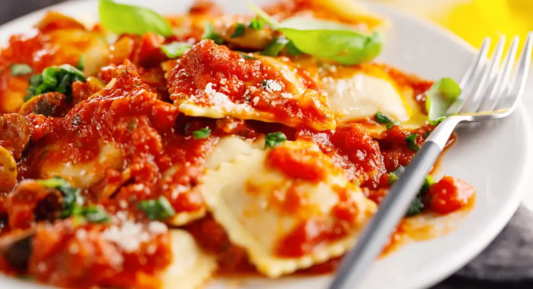 Spinach and Ricotta Ravioli with Delicious Tomato Basil Sauce