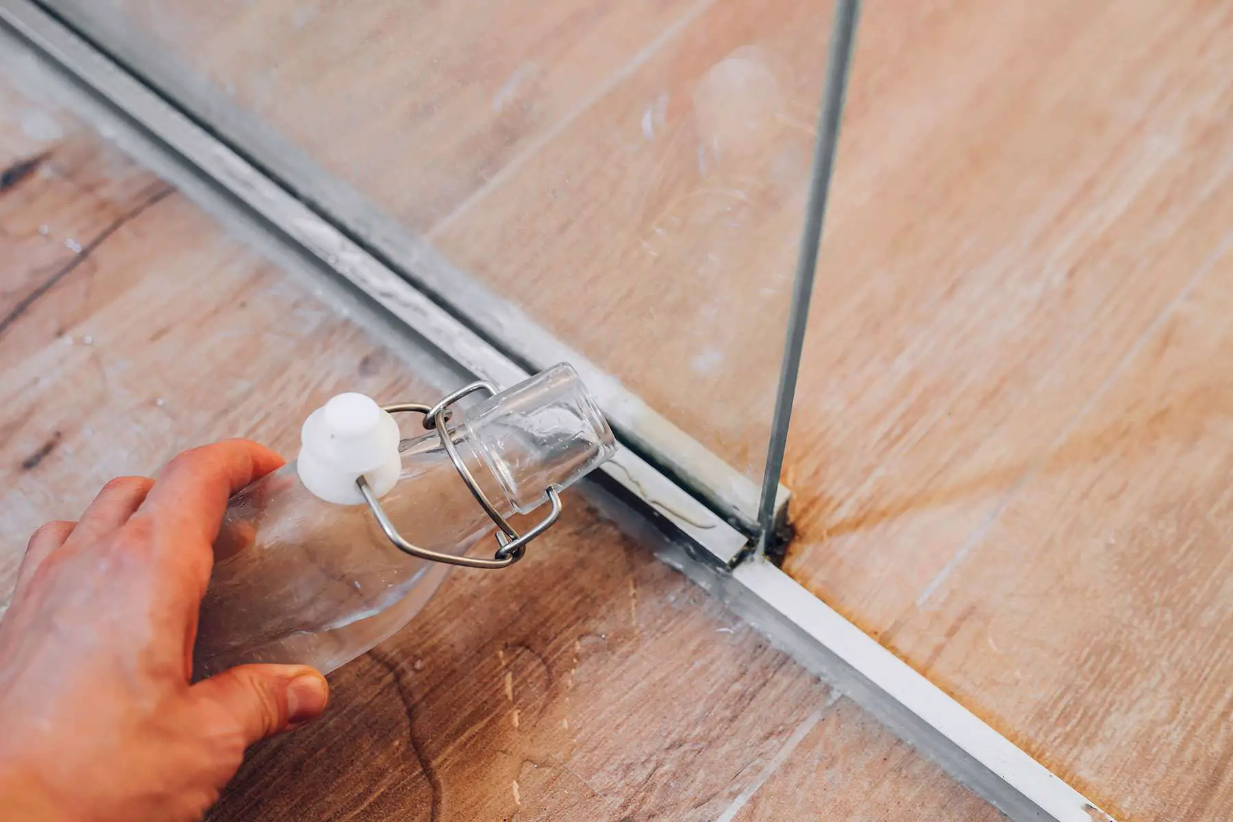 how to clean glass shower doors