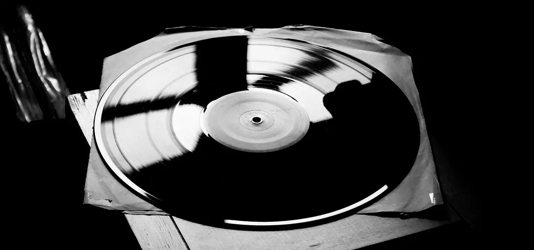 how to clean vinyl records