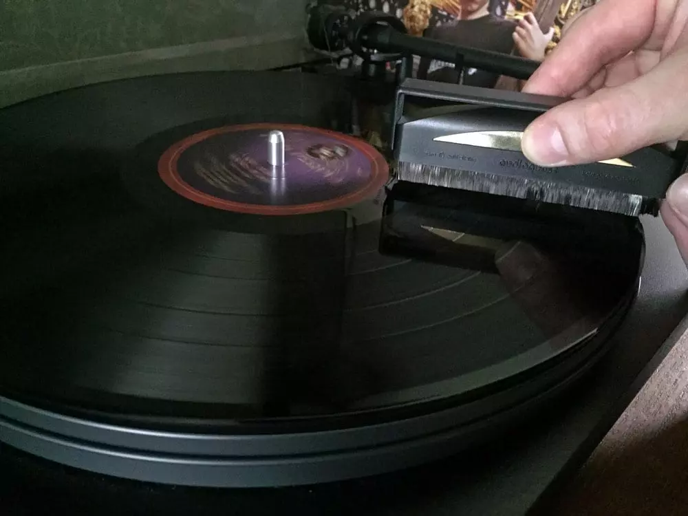 how to clean vinyl records