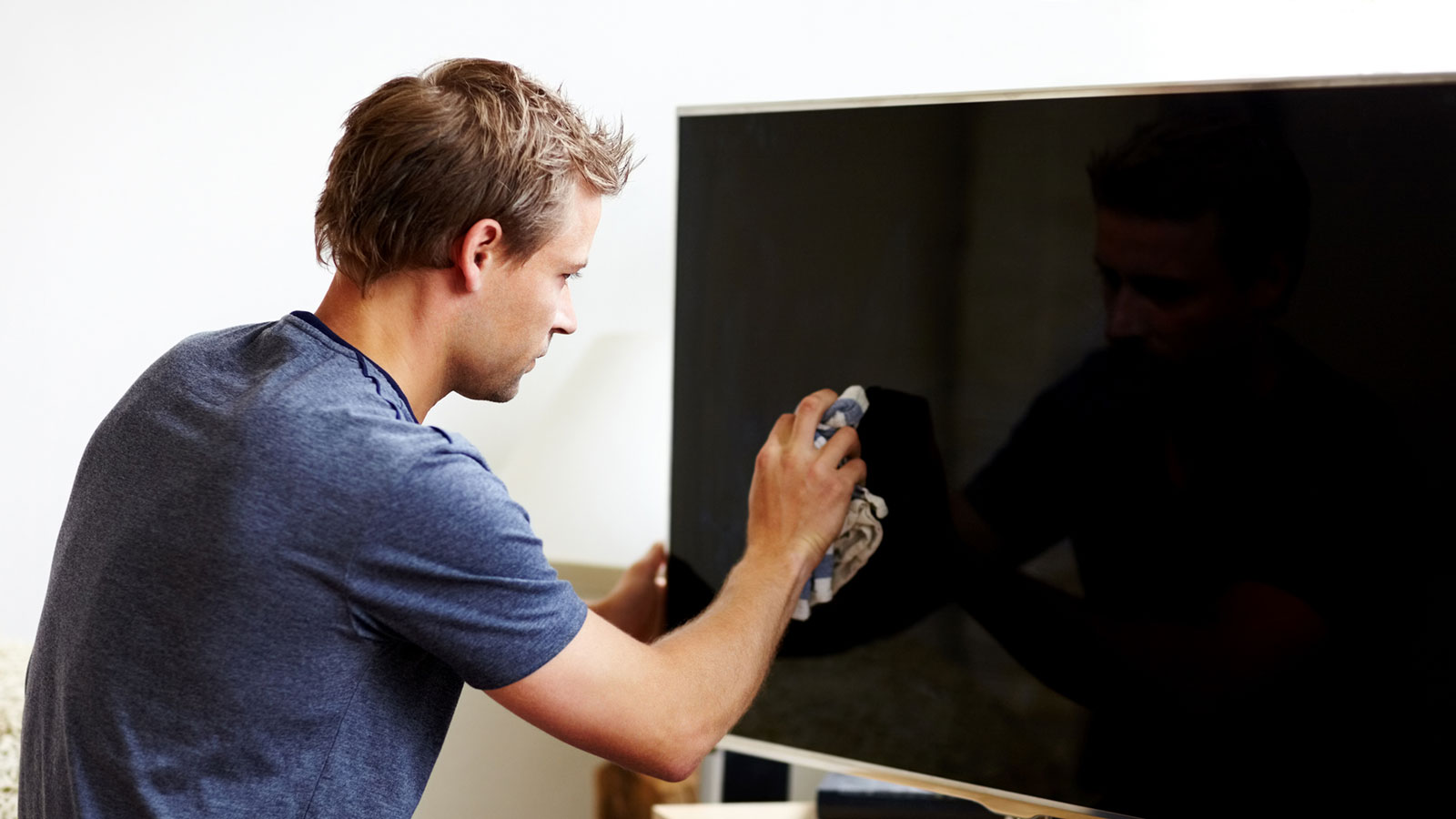 how to clean a flat screen tv