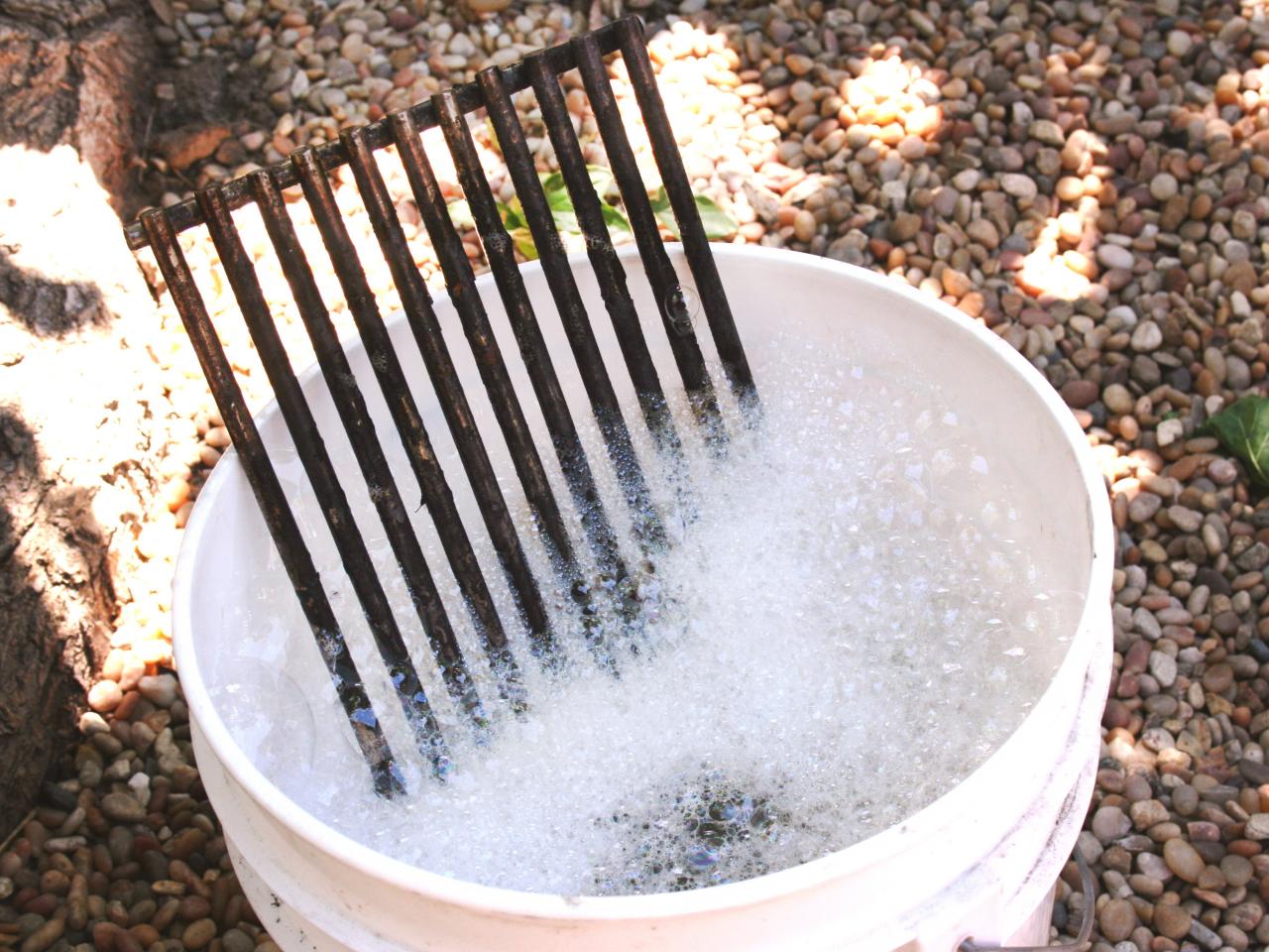 How to clean grill grates