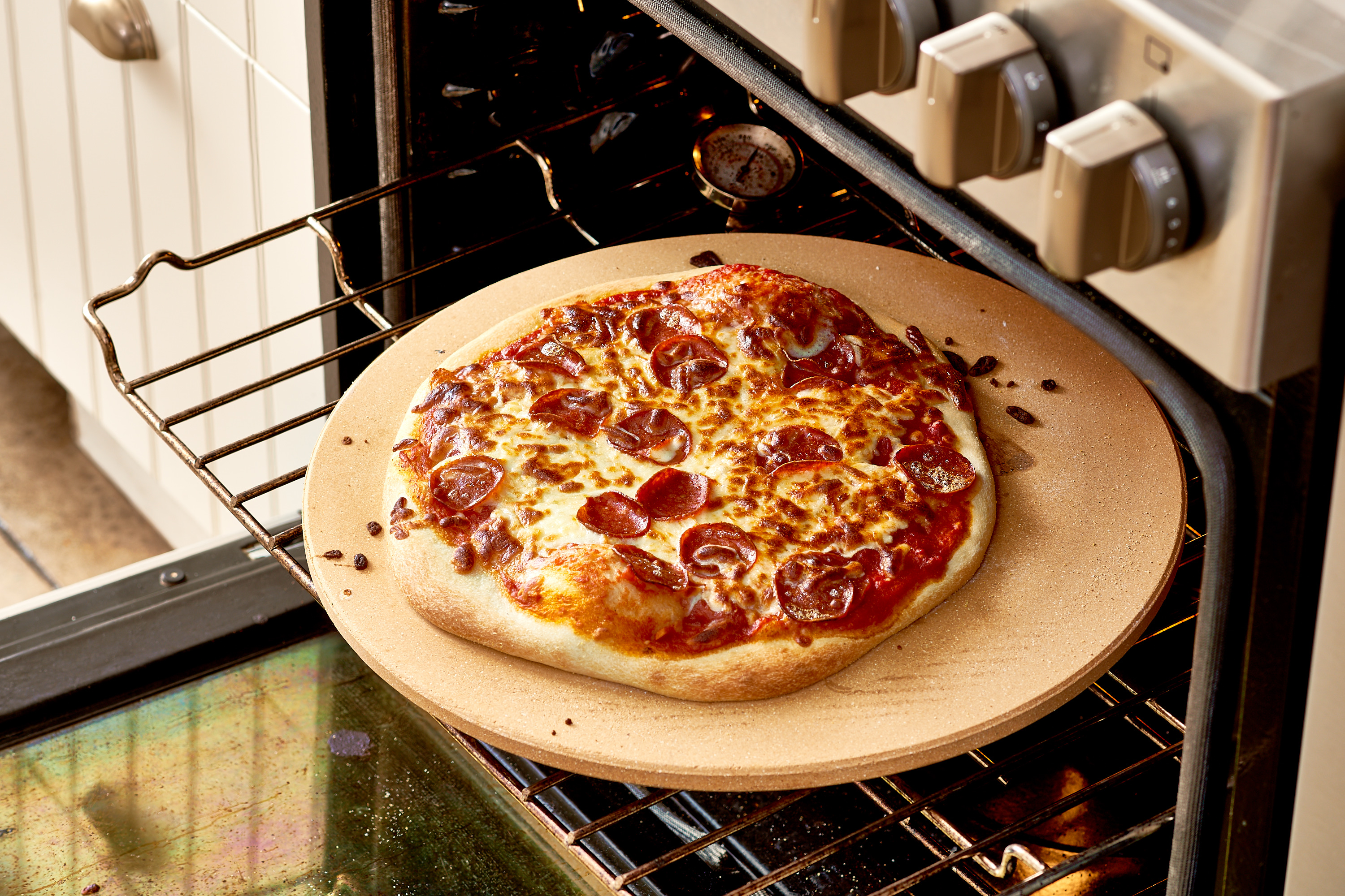 how to clean pizza stone