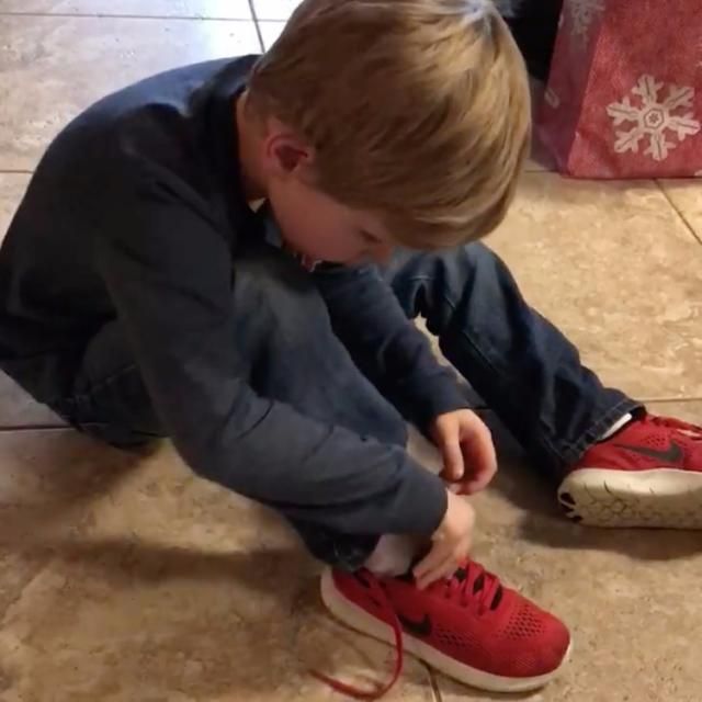 how to tie shoes for kids